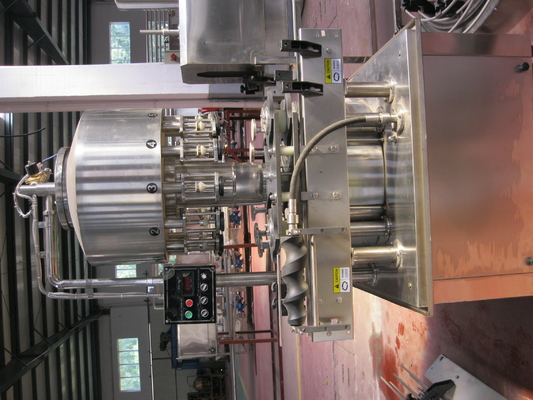 La machine de remplissage de bouteilles en verre de Vinager de raisin 3 électriques mettent 2000Bph en phase 380V 50Hz