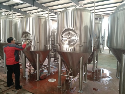 réservoir revêtu de fermentatio de la brasserie 3000l micro pour l'unitank de réservoir de l'acier inoxydable 304 de bière de métier avec la pierre de carbonation