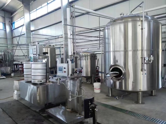 taille moyenne 380V ou 220V d'équipement de microbrasserie de 3bbl 5Bbl 7Bbl 10Bbl adapté aux besoins du client