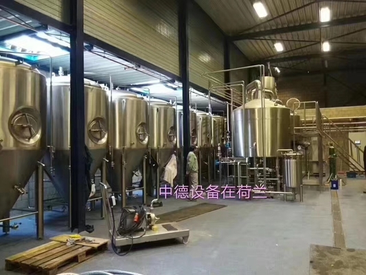 taille moyenne 380V ou 220V d'équipement de microbrasserie de 3bbl 5Bbl 7Bbl 10Bbl adapté aux besoins du client