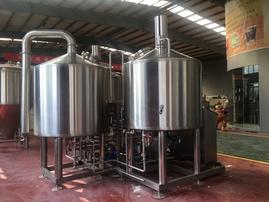 taille moyenne 380V ou 220V d'équipement de microbrasserie de 3bbl 5Bbl 7Bbl 10Bbl adapté aux besoins du client