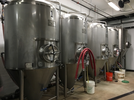 Type moderne classique équipement de microbrasserie avec le réservoir conique de cuve de fermentation