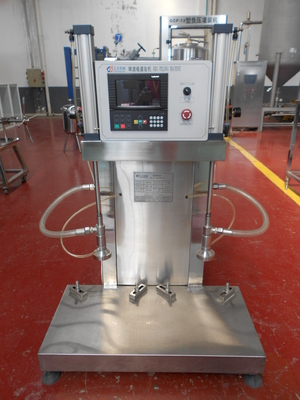 Opération manuelle remplissante d'équipement de barillet de bière de joint et de remplisseur de barillet de bière d'acier inoxydable